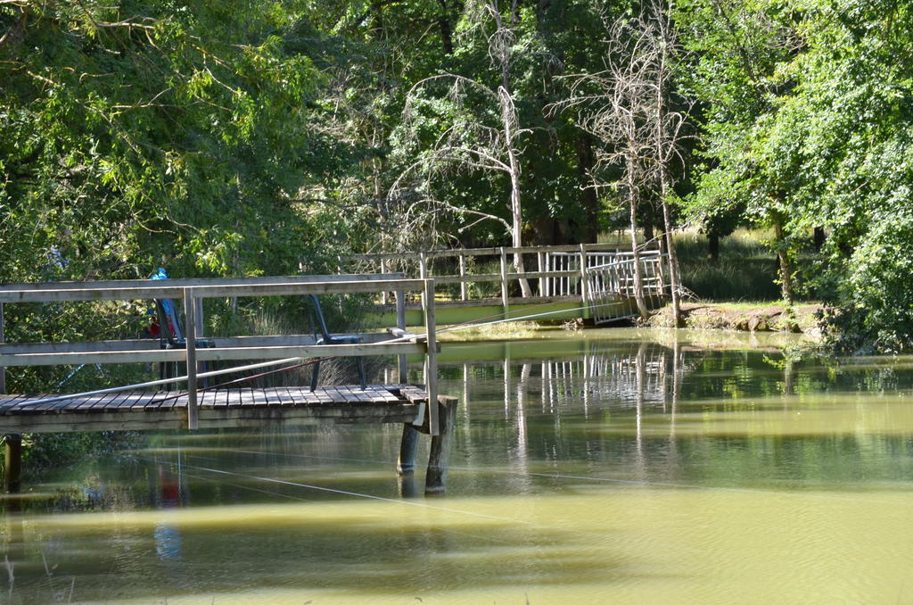 Chalet De La Heronniere Chef-Boutonne ภายนอก รูปภาพ